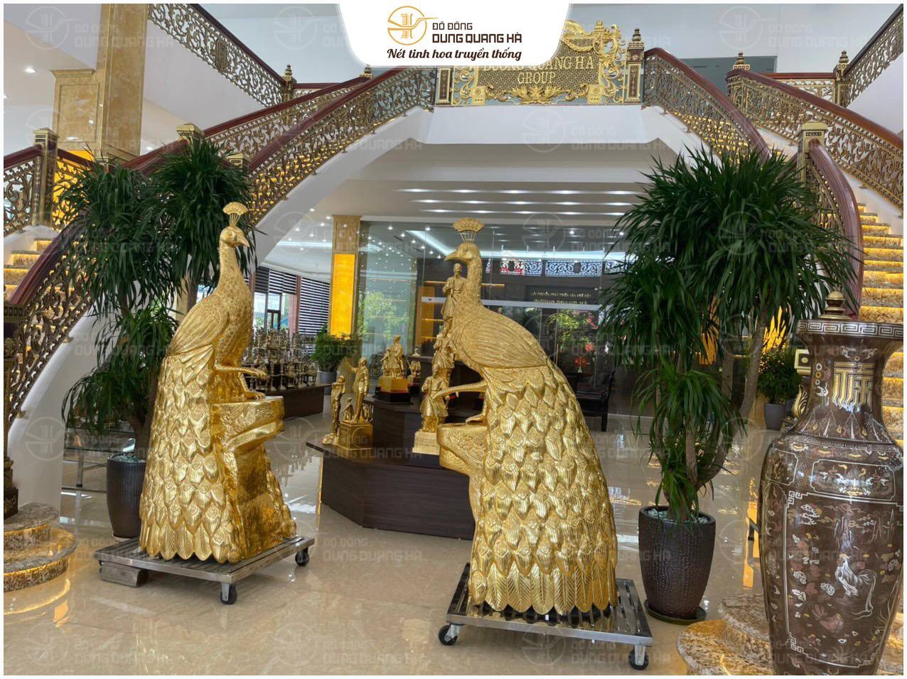 Giao đôi công bằng đồng vàng cao 2m05 cho khách tại Hà Nội