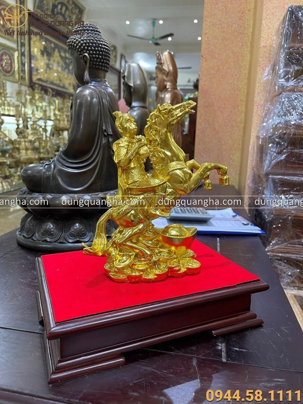 Tượng Mã Thượng Phong Hầu bằng đồng vàng thếp vàng 9999 cao 18cm