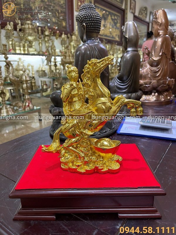 Tượng Mã Thượng Phong Hầu bằng đồng vàng thếp vàng 9999 cao 18cm