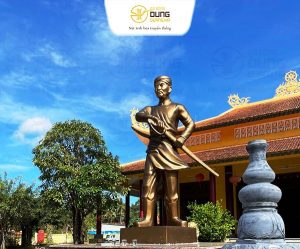 Lắp đặt tượng anh Hùng Nguyễn Trung Trực tại đình thờ Nguyễn Trung Trực - Cửa Cạn - Phú Quốc - Kiên Giang