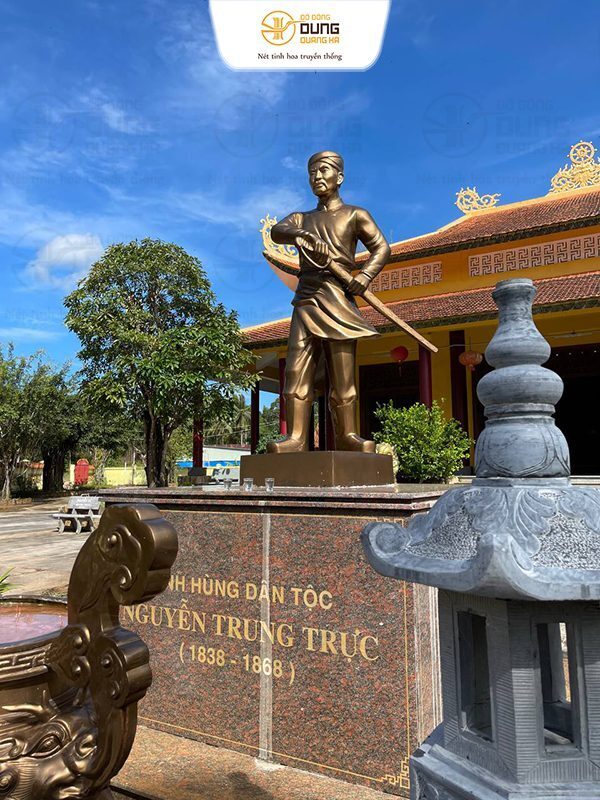 Lắp đặt tượng anh Hùng Nguyễn Trung Trực tại đình thờ Nguyễn Trung Trực - Cửa Cạn - Phú Quốc - Kiên Giang
