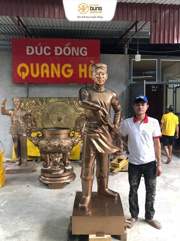 Lắp đặt tượng anh Hùng Nguyễn Trung Trực tại đình thờ Nguyễn Trung Trực - Cửa Cạn - Phú Quốc - Kiên Giang
