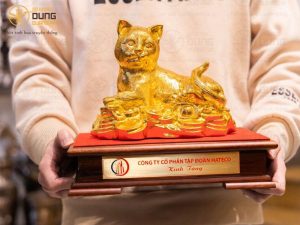 Đồ đồng Dung Quang Hà xuất 70 tượng mèo cho công ty cổ phần tập đoàn Hateco