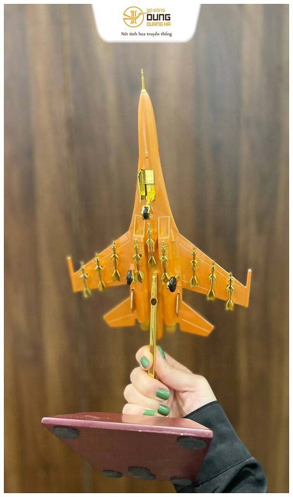 Mô hình máy bay SU-30 để bàn bằng đồng vàng cao cấp