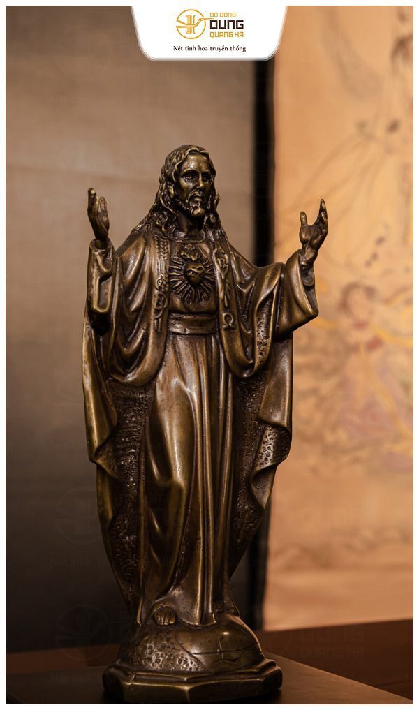 Tượng Chúa Jesus với trái tim ngời sáng cao 30cm nặng 2kg đồng vàng hun