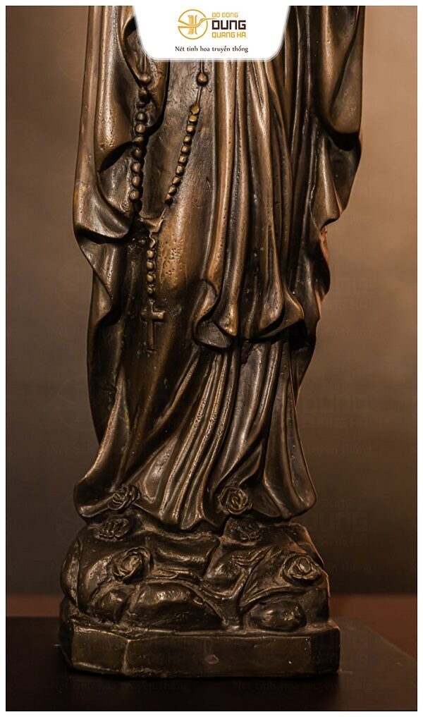 Tượng Đức Mẹ hoa hồng mầu nhiệm chắp tay cao 40cm bằng đồng vàng hun