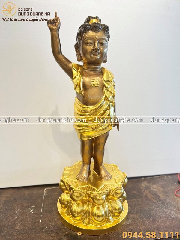 Tượng Phật Đản Sinh bằng đồng đỏ thếp vàng điểm cao 81cm