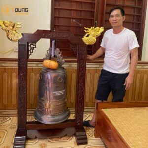 Bàn giao quả chuông 56kg và giá treo chuông thếp vàng tại nhà khách ở Bắc Giang