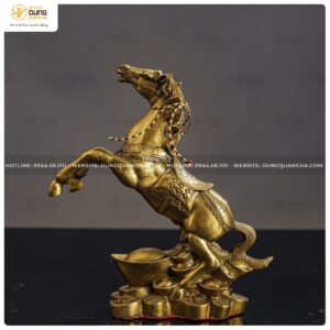 Tượng ngựa hí trên thỏi vàng bằng đồng vàng cao 22cm