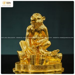 Tượng khỉ ngồi trên tiền vàng bằng đồng catut dát vàng kích thước 20x16x9cm
