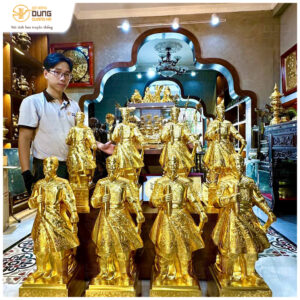 Hoàn thiện 8 bức tượng Trần Hưng Đạo dát vàng 70 và 90 cho doanh nghiệp làm quà tặng