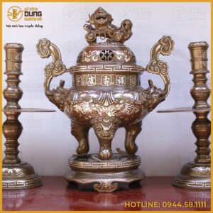 Bộ tam sự nến chạm song long bằng đồng đỏ khảm tam khí