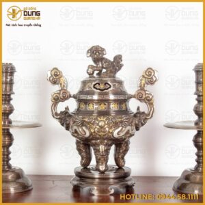 Bộ tam sự bằng đồng với kiểu dáng, sắc thái sang trọng