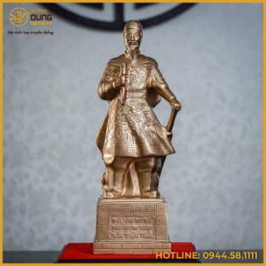 Tượng Trần Hưng Đạo bằng đồng đỏ chạm nổi cao 70cm