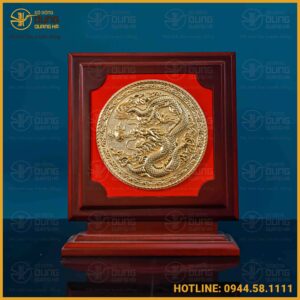 Tranh rồng đồng vàng mạ vàng cao 25cm ngang 22cm khung kính gỗ sang trọng