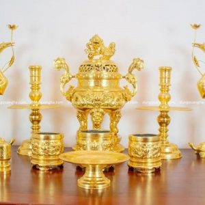 Bộ đồ thờ đầy đủ bằng đồng dát vàng 9999 cao 70cm chạm rồng