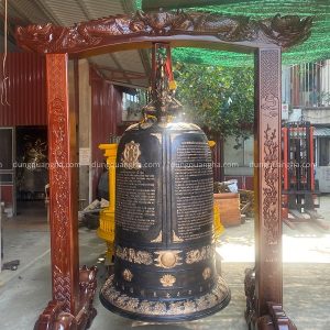 Đúc quả chuông đồng 800kg giá gỗ lim cho chùa Từ Tâm, Phú Yên