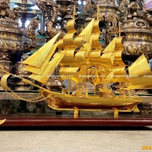 Mô hình thuyền buồm mạ vàng dài 85cm cao 55cm rộng 12cm đế gỗ