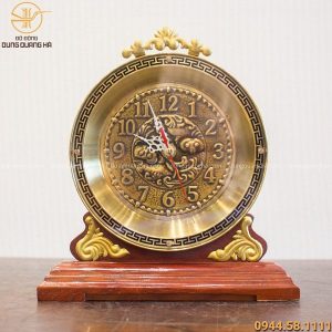 Quà tặng đồng hồ bằng đồng đế gỗ cao 25cm