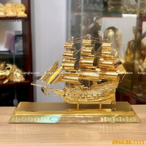 Thuyền buồm mạ vàng mẫu 1 - quà tặng bằng đồng tinh xảo