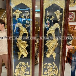 Tranh Lý Ngư Vọng Nguyệt bằng đồng mạ vàng khung gỗ gụ 2m17 x 65cm