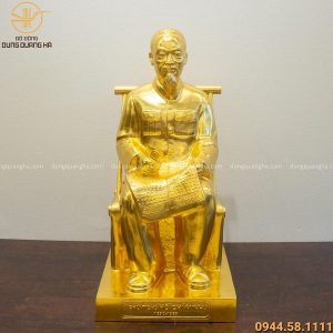 Tượng Bác Hồ ngồi ghế bằng đồng dát vàng 9999