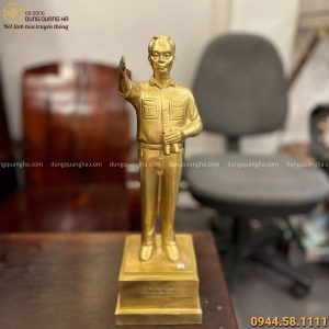 Tượng Đại tướng Võ Nguyên Giáp cao 38cm bằng đồng vàng