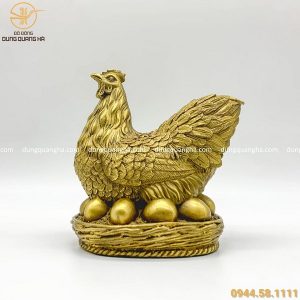 Tượng gà đẻ trứng vàng bằng đồng - linh vật ý nghĩa