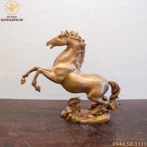 Tượng ngựa hí bằng đồng đỏ mộc cao 40cm dài 45cm