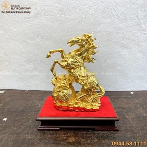 Tượng ngựa tài lộc bằng đồng mạ vàng 24k thiết kế ấn tượng